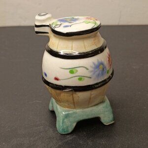 Vtg Napco Ceramics Pot Belly Stove Salt or Pepper Shaker Set Japan